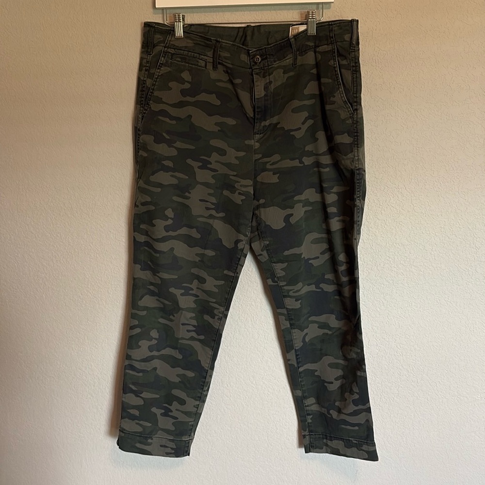 Gap High Rise Straight Olive Camo Flat Front Cropped women’s size 14